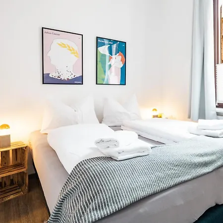 Am Neuen Theater - Parkplatz Nach Verfuegbarkeit - Altstadt - Kueche - Wifi - Powered By Ko-living アパートホテル ハレ