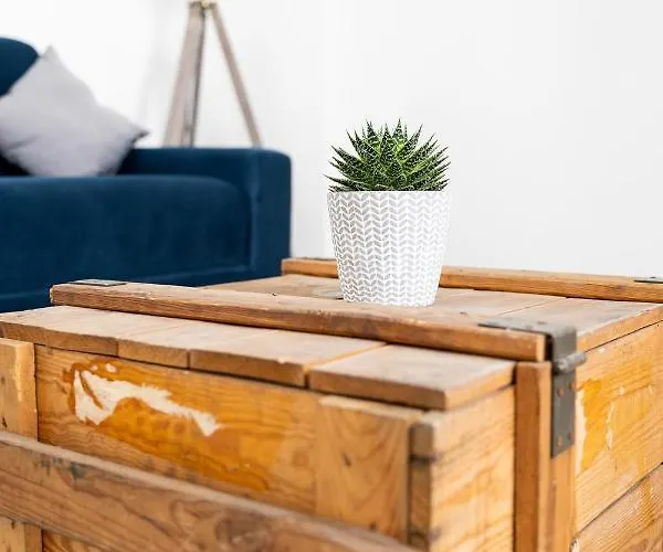 Am Neuen Theater - Parkplatz Nach Verfuegbarkeit - Altstadt - Kueche - Wifi - Powered By Ko-living アパートホテル ハレ