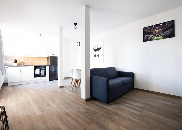 Am Neuen Theater - Parkplatz Nach Verfuegbarkeit - Altstadt - Kueche - Wifi - Powered By Ko-living アパートホテル ハレ